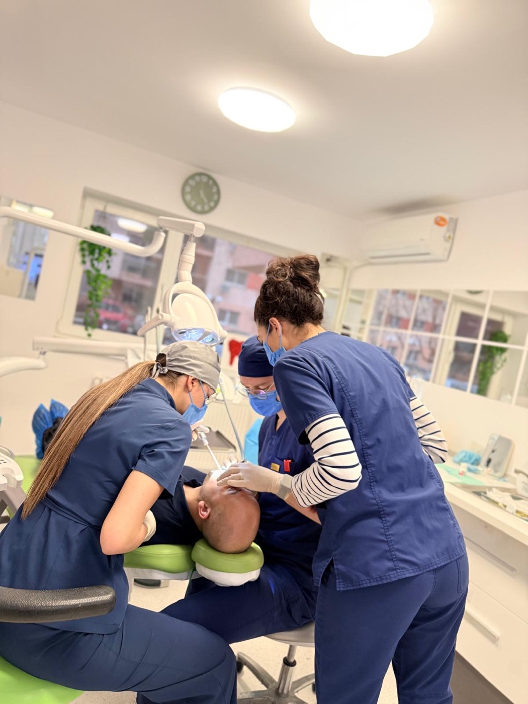 Implant dentar la EbiDent, Sector 3 București