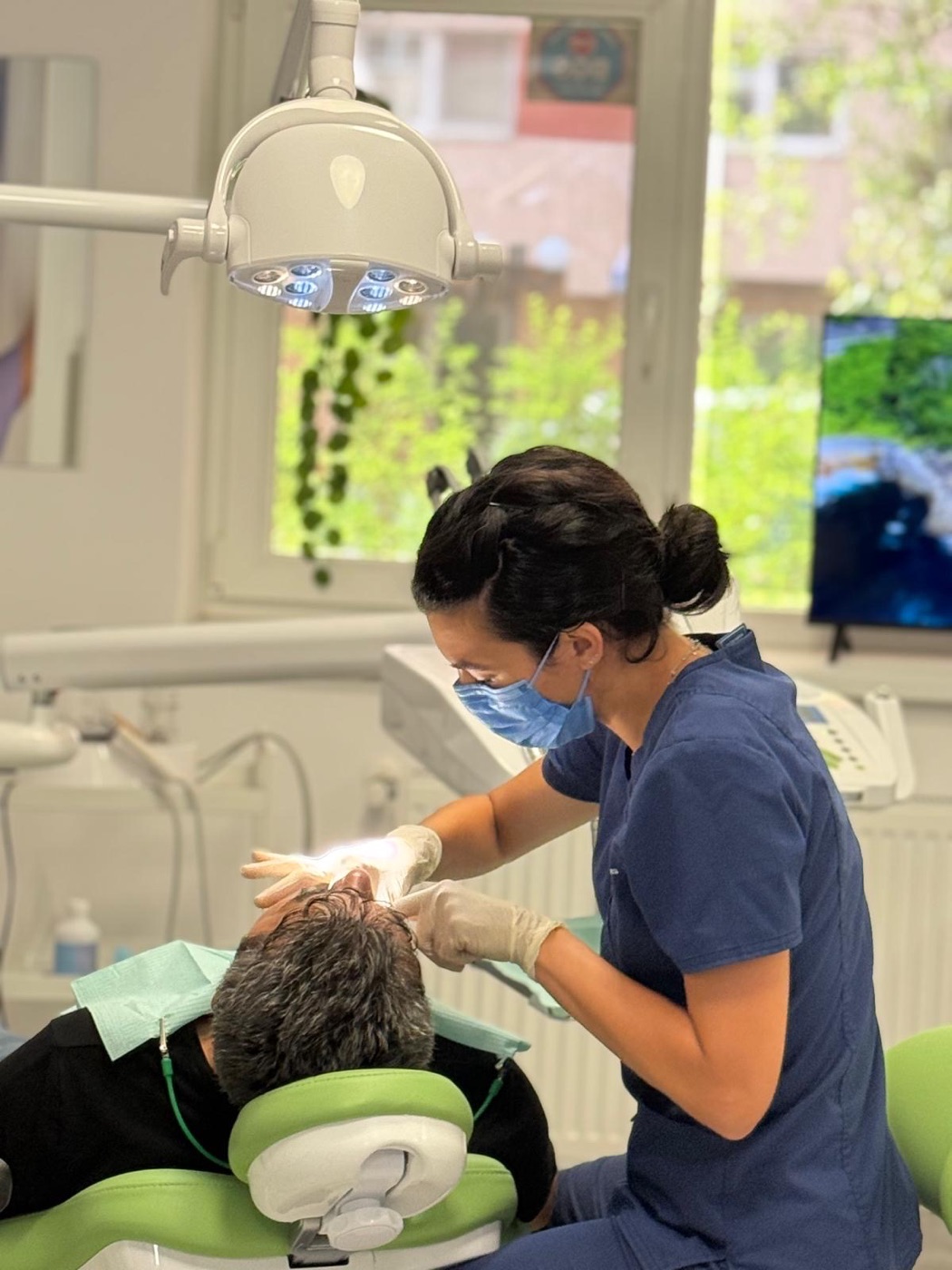 Pacienți din diaspora care își planifică vizita în România pentru tratament dentar